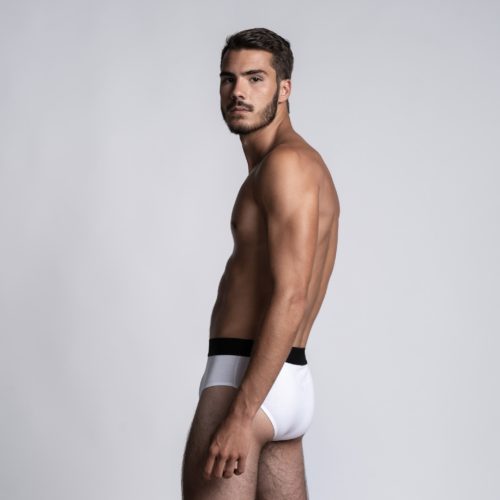 Homme de dos sportif portant un slip ouvert liévans blanc de la marque S BORDEAUX